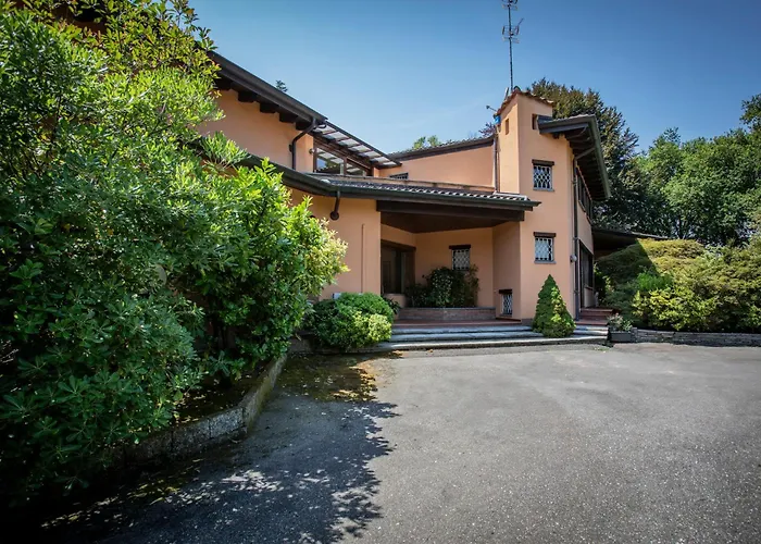 Near Arona Villa Dormelletto